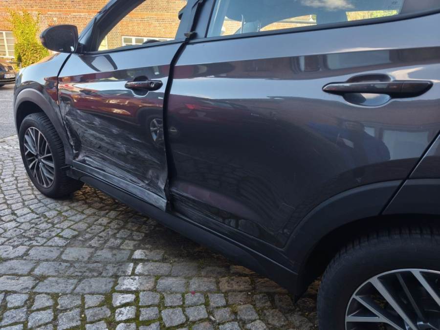 Unfallschaden dunkel suv – TRUPP KFZ-Service
